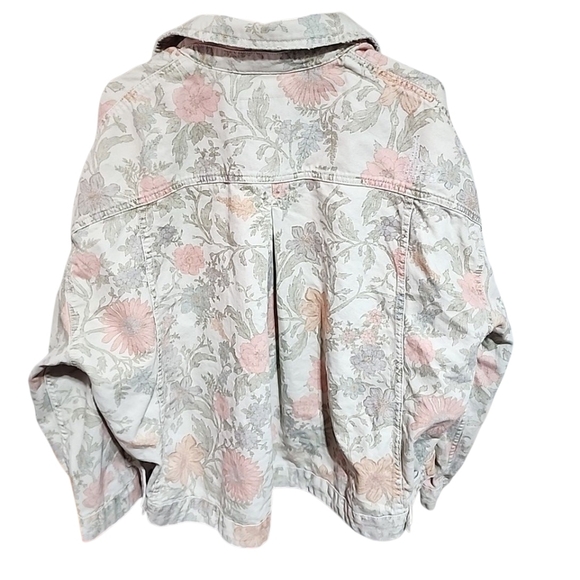 Free People-We The Free Oversized Floral Denim Trucker Jacket. Large - Picture 3 of 6